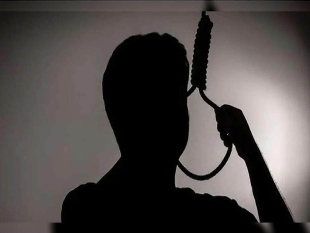 You are currently viewing वर्दे येथे तरुणाची गळफास घेत आत्महत्या