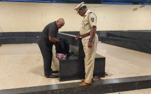 You are currently viewing देवगड एस.टी. स्टँडवरील बेवारस काळ्या बॅगेने खळबळ