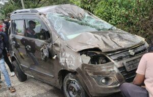 Read more about the article पिंगुळी-मोडकावड येथे कार पलटी