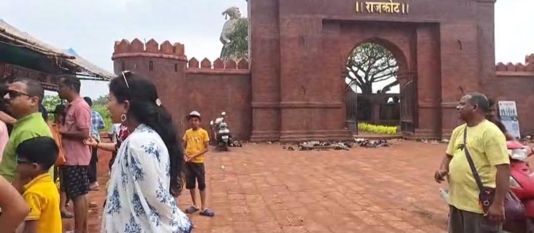 You are currently viewing ऐतिहासिक राजकोट किल्ला पर्यटकांसाठी खुला…