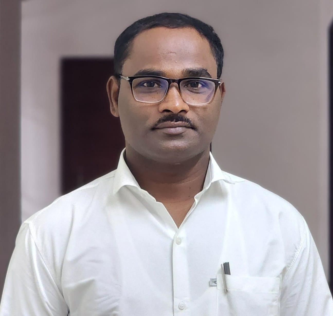 You are currently viewing फॅशन म्हणून निवडणूक लढवू नका तर जनतेला त्यांचे मूलभूत हक्क मिळवून देण्यासाठी प्रयत्न करा – रवी जाधव