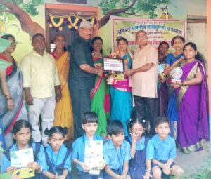 Read more about the article अखिल भारतीय सानेगुरुजी कथामालेचा आदर्श कथामाला पुरस्कार चिंदर बाजार शाळेला प्रदान