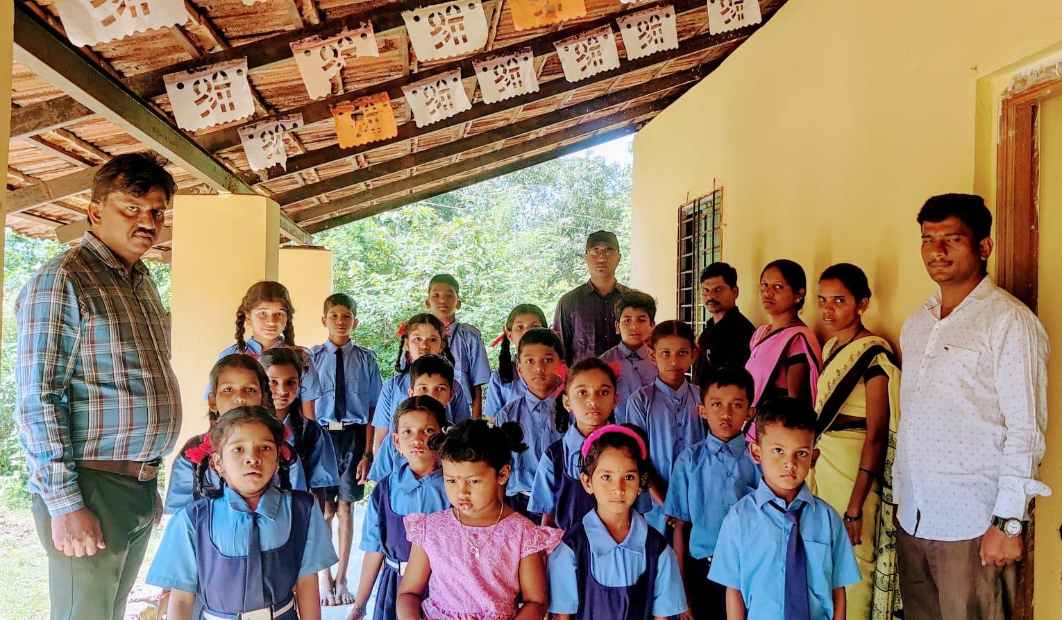 You are currently viewing घारपी शाळेत दिल्ली स्फोटातील नागरिकांना भावपूर्ण श्रद्धांजली