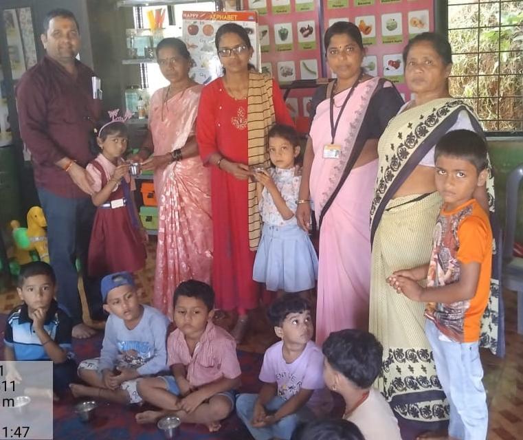 You are currently viewing ग्रामपंचायत मळेवाड कोंडुरेकडून मुलांसाठी दूध वाटप सुरू