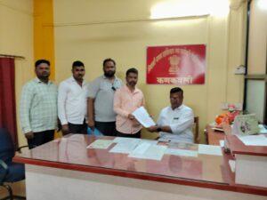 Read more about the article लोरे नं. १ येथे अनधिकृत उत्खननाविरोधात ग्रामस्थांचा तहसीलदारांकडे निवेदन