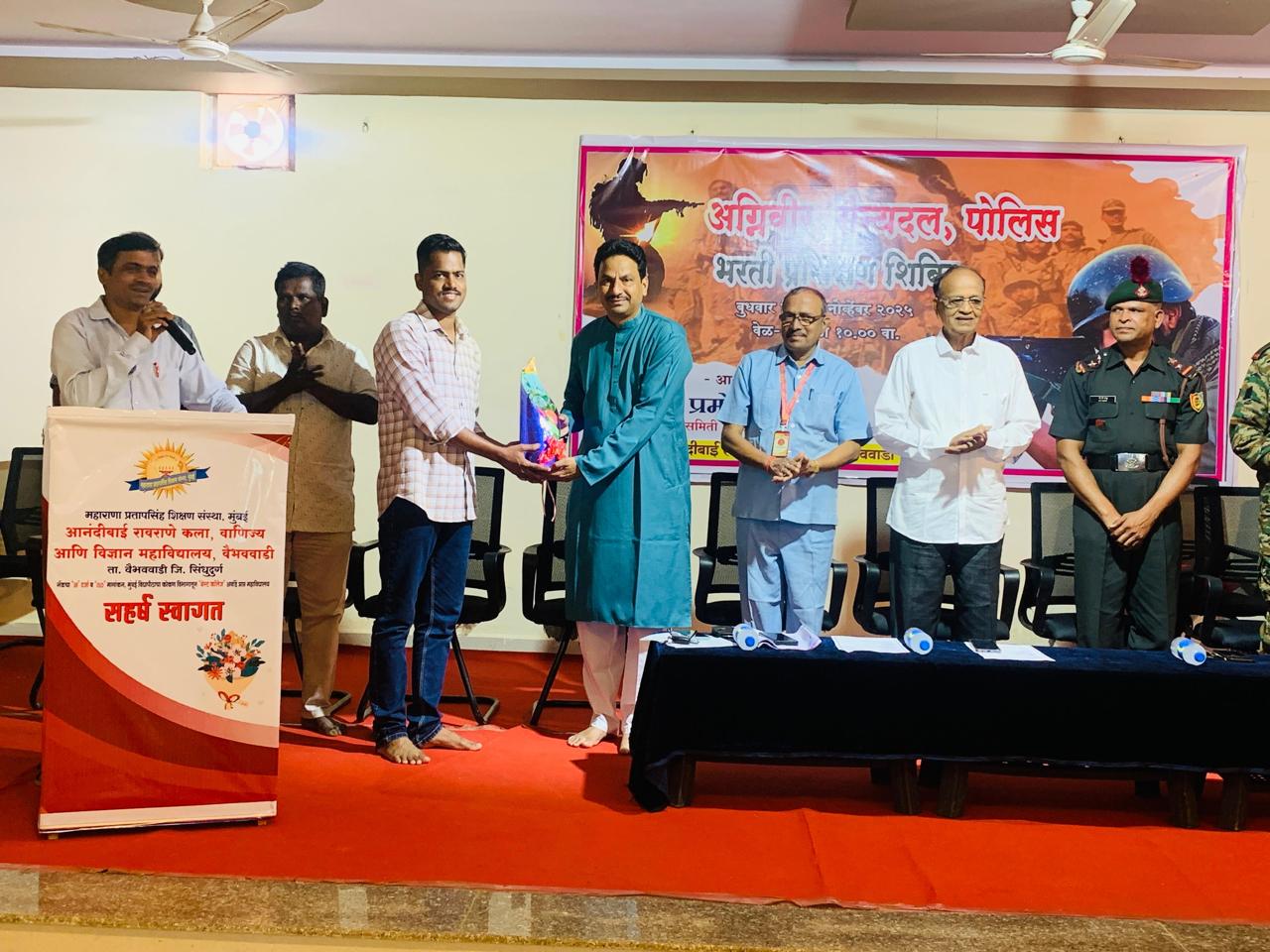 You are currently viewing आनंदीबाई रावराणे महाविद्यालयामध्ये सैन्य, अग्नीवीर व पोलीस भरती प्रशिक्षण शिबिर संपन्न