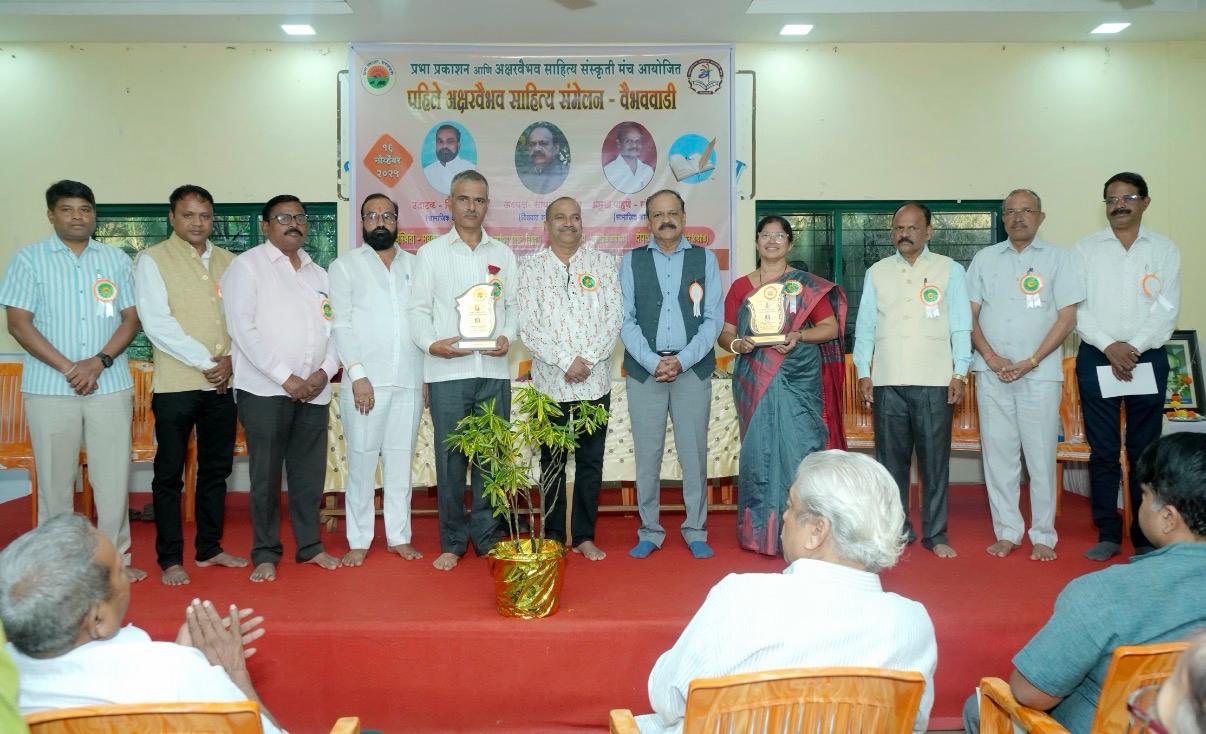 You are currently viewing ग्रहण लागण्याच्या काळात लेखकाने प्रश्नच विचारायला हवेत