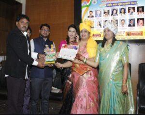 Read more about the article अनुया कवडे यांना राष्ट्रीय भारत भूषण आदर्श शिक्षिका पुरस्कार.