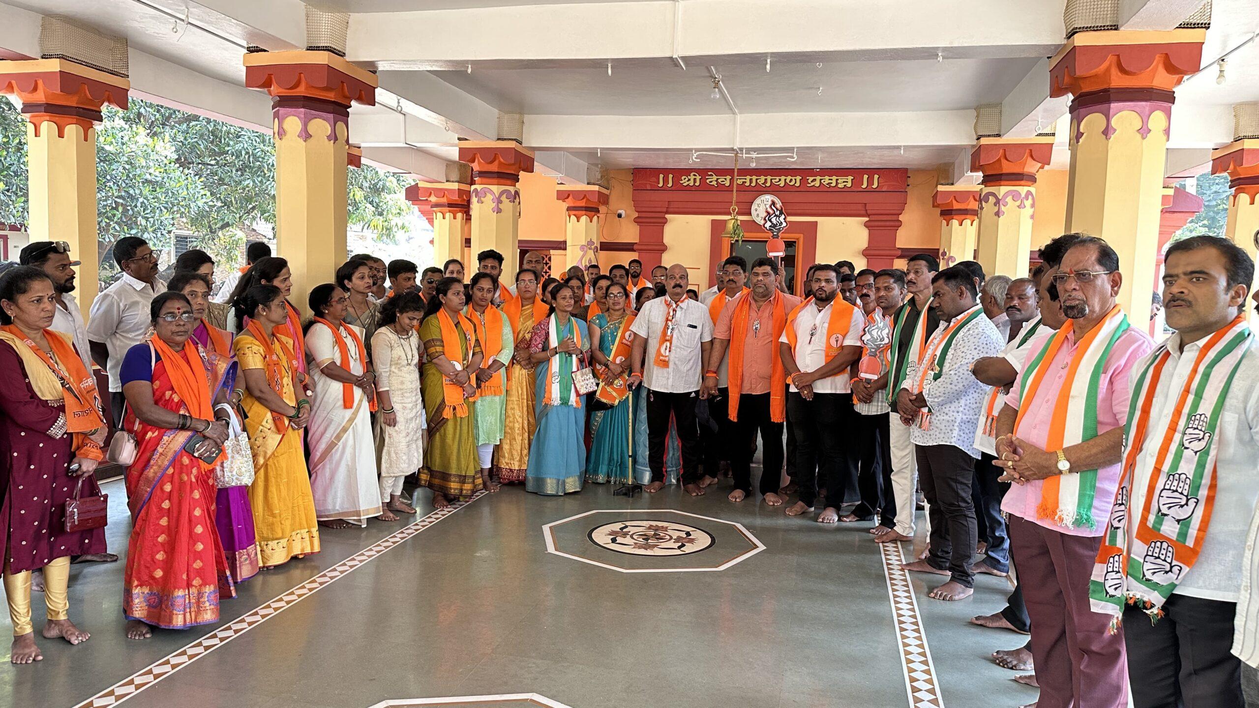 You are currently viewing श्री देव रामेश्वर, श्री देव नारायण चरणी नतमस्तक होत शिवसेना उद्धव बाळासाहेब ठाकरे पक्षाच्या मालवण नगराध्यक्ष व नगरसेवक उमेदवारांच्या प्रचाराचा धुमधडाक्यात शुभारंभ