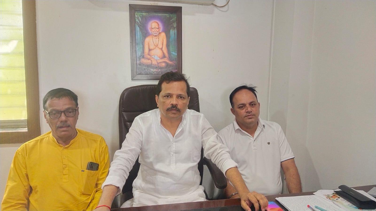 You are currently viewing “मल्टीस्पेशालिटी रुग्णालय रखडल्याचा आरोप; बाहेरून येणाऱ्यांची तपासणी करा — शिवसेना जिल्हाप्रमुख संजू परब”