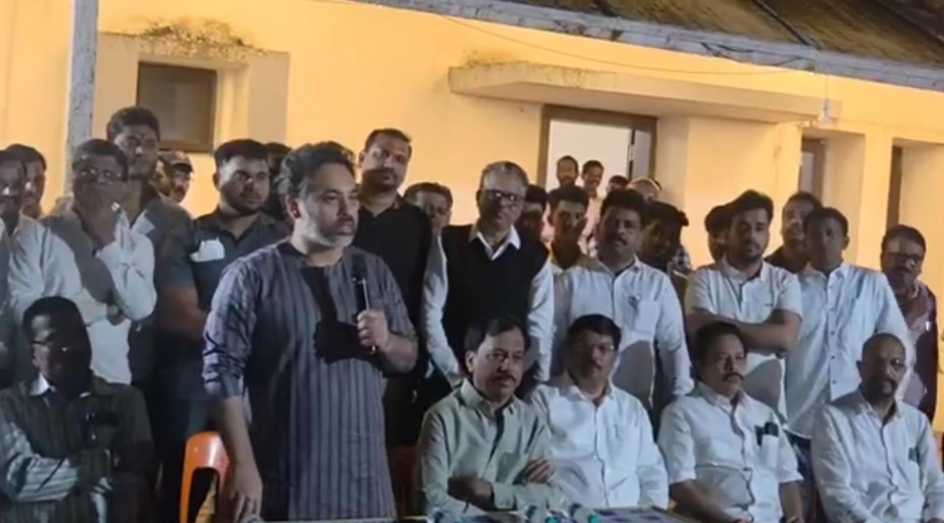 You are currently viewing “तडजोड नाही… सरळ लढाई!”