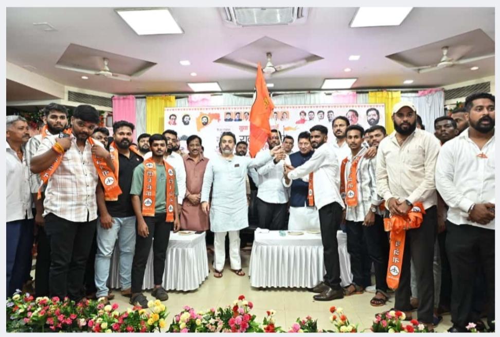 You are currently viewing कुडाळात युवकांची नव्या नेतृत्वावर मोहर; तेंडोली उबाठा सेनेचे कार्यकर्ते शिवसेनेत