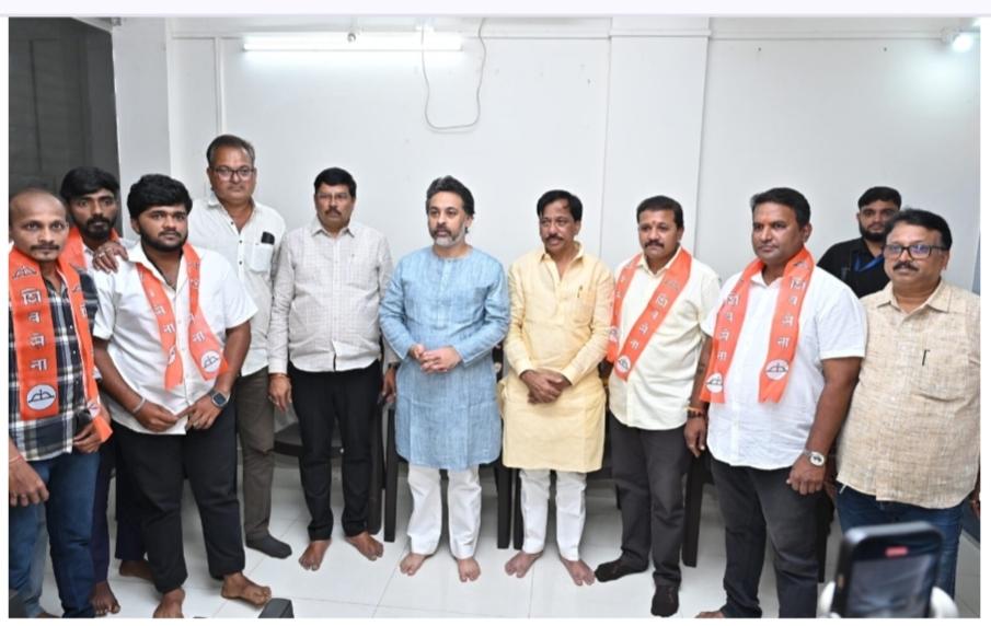 You are currently viewing कणकवलीत राष्ट्रवादी कार्यकर्त्यांचा शिंदे शिवसेनेत प्रवेश