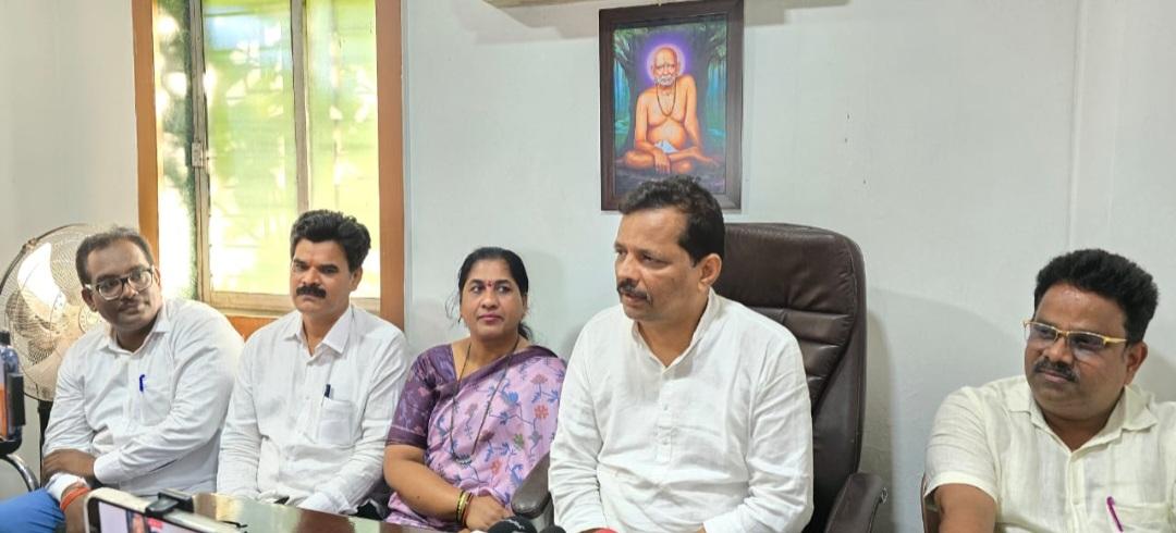 You are currently viewing सावंतवाडी नगरपरिषद निवडणुकीत शिवसेना स्वबळावर; मराठी-मालवणी बोलणारा उमेदवार देणार!