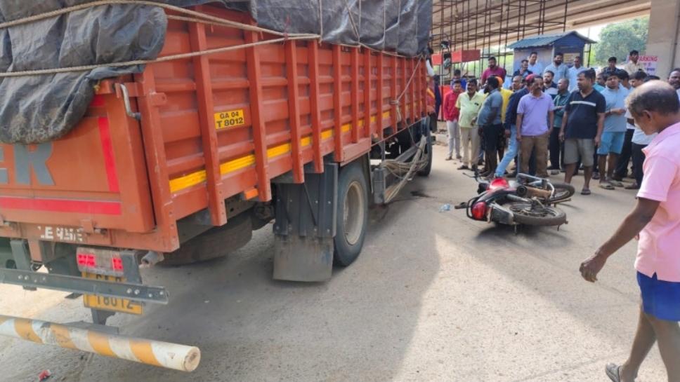 You are currently viewing भरधाव कॅन्टरने दुचाकीला ठोकरल्याने महिला गंभीर जखमी