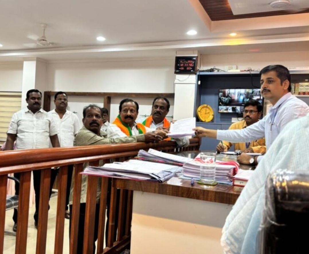 You are currently viewing भाजपा उमेदवार समीर नलावडे यांचा नगराध्यक्ष पदासाठी उमेदवारी अर्ज दाखल