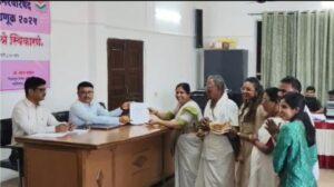 Read more about the article सावंतवाडीत नगराध्यक्षपदासाठी अन्नपूर्णा कोरगावकर यांचा नामनिर्देशन अर्ज दाखल