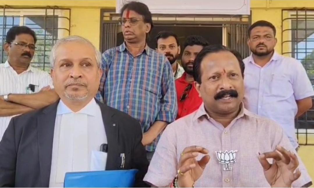 You are currently viewing विरोधकांचे त्रुटीपूर्ण अर्ज स्वीकारल्याने संताप