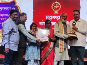 Read more about the article ठाकर आदिवासी कलांचा अभिमानशाली गौरव! 