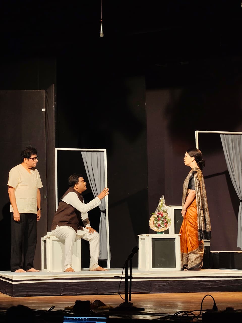 You are currently viewing ६४ वी राज्य हौशी मराठी नाट्य स्पर्धा : मुंबई केंद्रातून ‘ती, ती आणि ती’ प्रथम; ‘ब्रेकपॉईंट’ द्वितीय