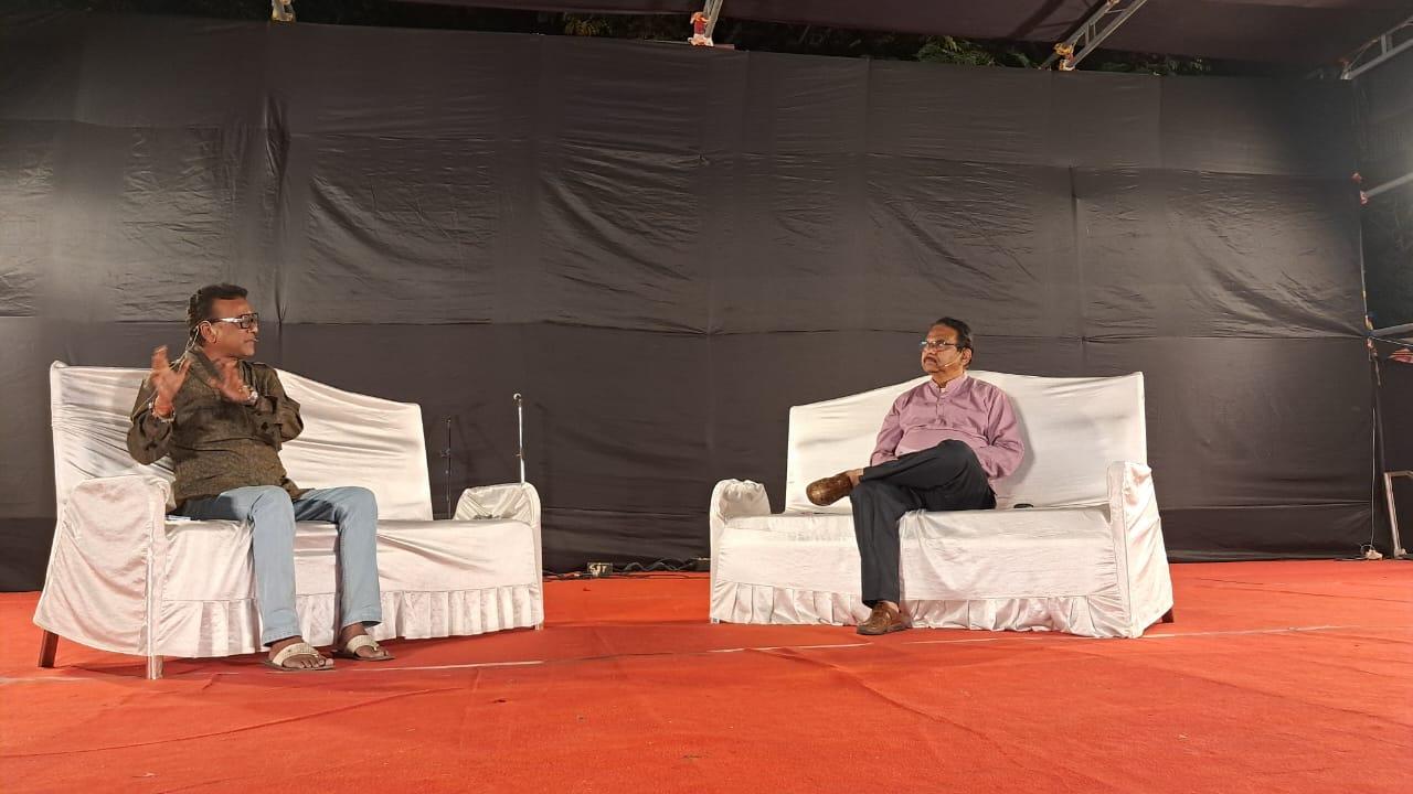 You are currently viewing प्रत्येक गोष्टीत विनोद दडलेला असतो! – प्रा. अजितकुमार कोष्टी