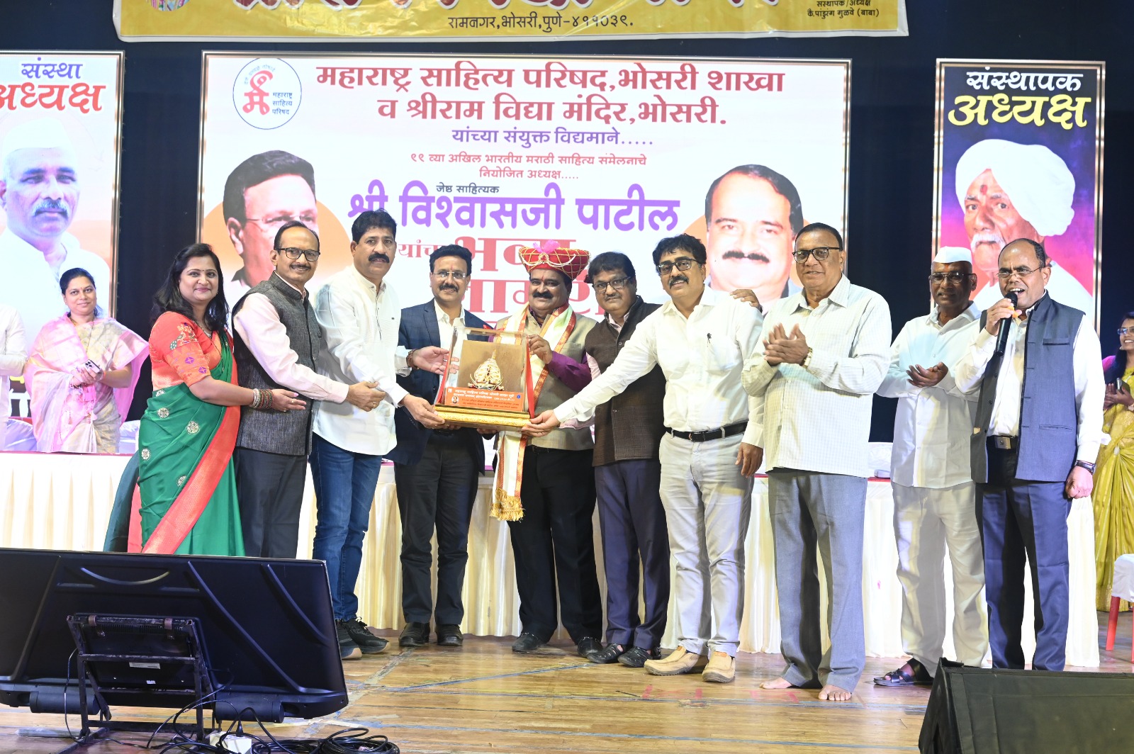 You are currently viewing साहित्य निर्मितीची प्रेरणा शाळेतूनच! – विश्वास पाटील