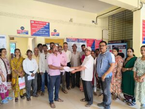 Read more about the article मंजूर रेखांकनातील रस्ता अडवल्याप्रकरणी सालईवाडा रहिवाशांनी दिले सावंत बंधूंच्या विरोधात सावंतवाडी पोलिस ठाण्यात निवेदन*