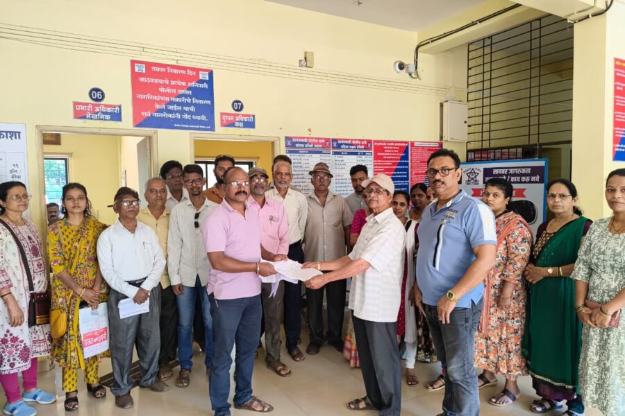 मंजूर रेखांकनातील रस्ता अडवल्याप्रकरणी सालईवाडा रहिवाशांनी दिले सावंत बंधूंच्या विरोधात सावंतवाडी पोलिस ठाण्यात निवेदन*