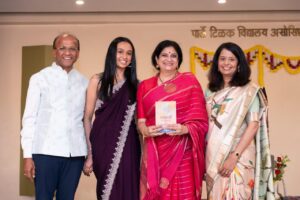 Read more about the article डाॅ. मनीषा कामत यांच्या “मनोमनी” काव्यसंग्रहाचे यशस्वी प्रकाशन