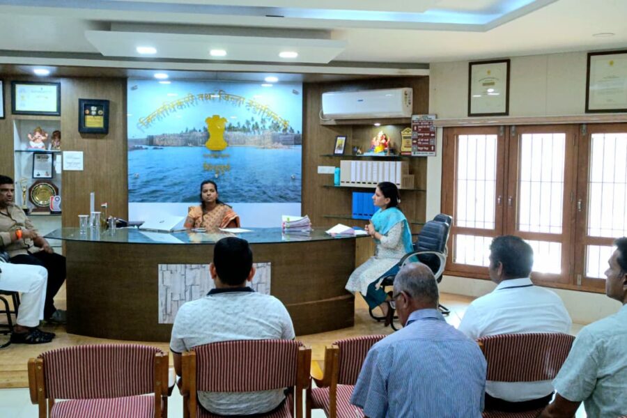 वंचित राहिलेल्या ९७० शेतकऱ्यांना फळपीक विमा नुकसानीची रक्कम मिळवून द्या