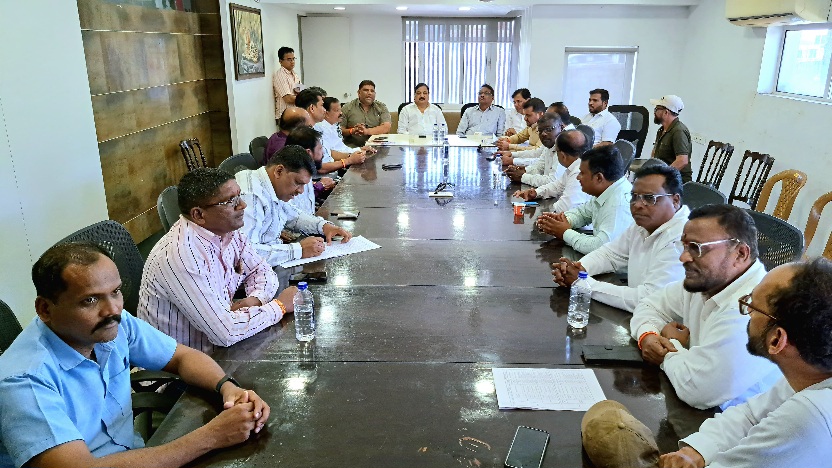 You are currently viewing सिंधुदुर्गात जिल्हापरिषद व पंचायत समितीच्या निवडणुका शिवसेना उद्धव बाळासाहेब ठाकरे पक्ष पूर्ण ताकदीनिशी लढविणार