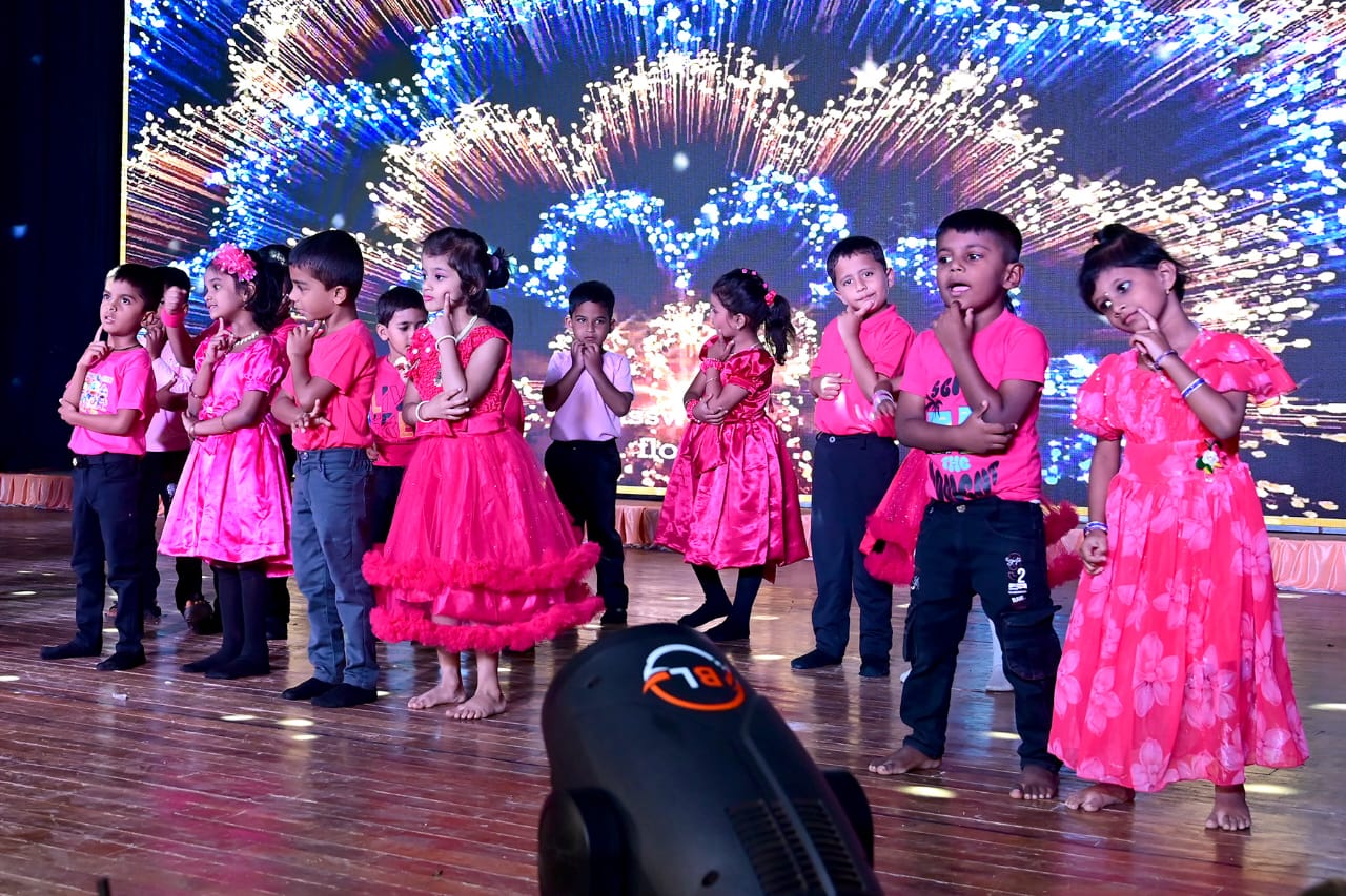 You are currently viewing मदर क्वीन्स इंग्लिश स्कूलचे वार्षिक स्नेहसंमेलन उत्साहात संपन्न