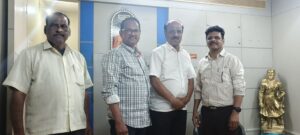 Read more about the article सावंतवाडीचे मुख्याधिकारी संतोष कुमार जिर्गे यांनी माजी नगराध्यक्ष बबन साळगावकर यांची जपली मैत्री.