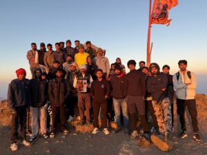 Read more about the article सर्वोच्च ‘साल्हेर’ किल्ल्याच्या शिखरावर ‘युनेस्कोच्या वारसा यादीतील बारा किल्ले’ पुस्तकाच्या मुखपृष्ठाचे अनावरण