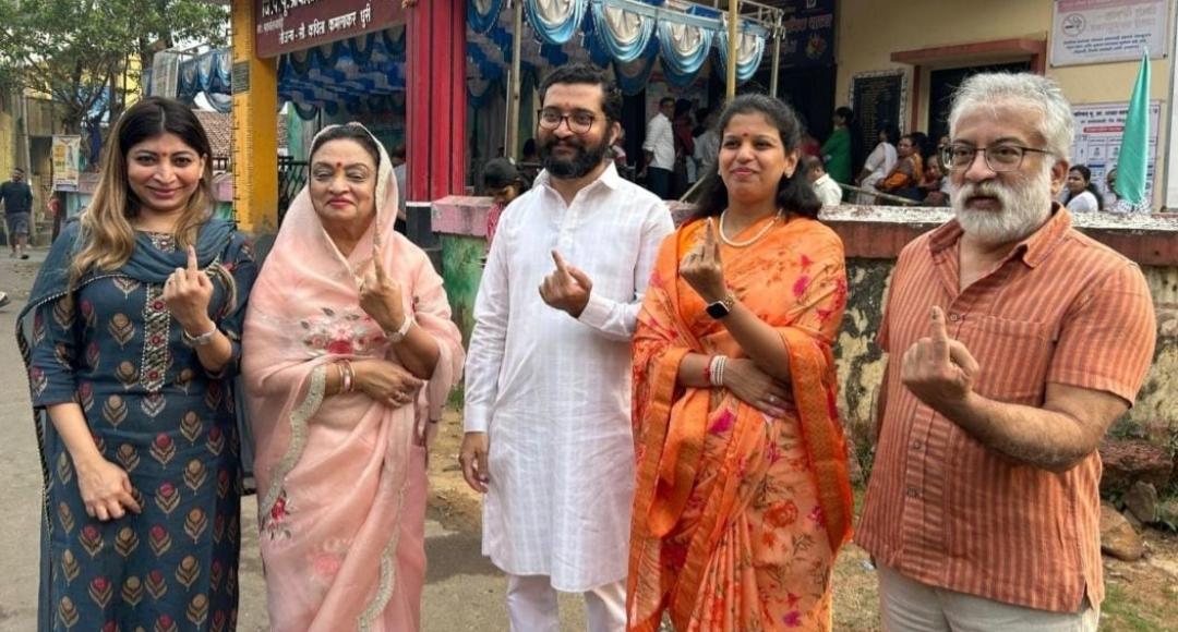 You are currently viewing राजघराण्याचा मतदानात सहभाग