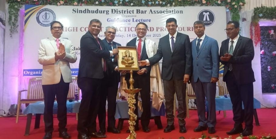 You are currently viewing कोल्हापूर सर्किट बेंचमुळे सहा जिल्ह्यांच्या वकिलांना नवी संधी; कुडाळ येथे न्यायमूर्तींचा गौरव सोहळा