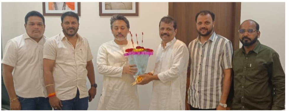 You are currently viewing निलेश राणेंकडून संजू परब यांना विजयानिमित्त शुभेच्छा