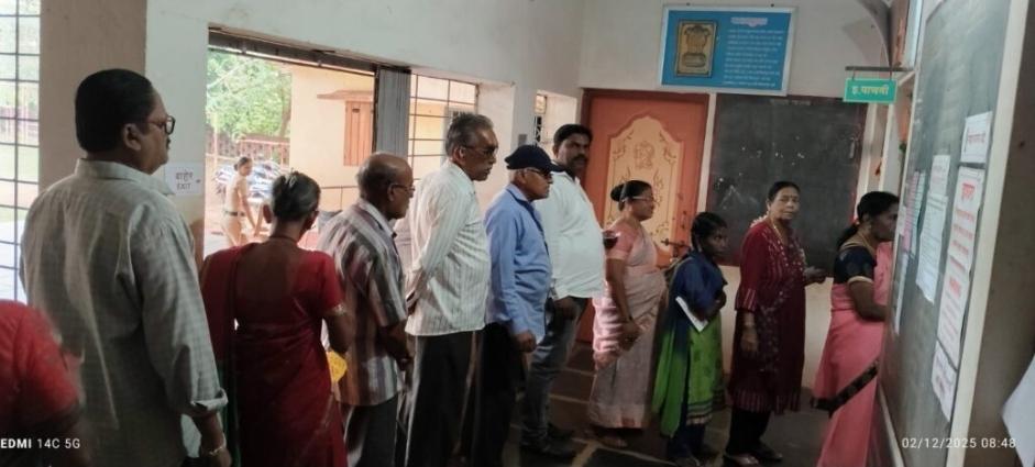 You are currently viewing वेंगुर्ले न.प. निवडणुकीसाठी मतदारांचा उत्स्फूर्त प्रतिसाद