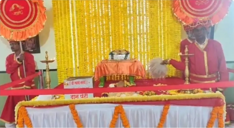 You are currently viewing सावंतवाडीत प्रथमच श्री स्वामी समर्थांच्या चरणपादुकांचे ऐतिहासिक दर्शन खुले