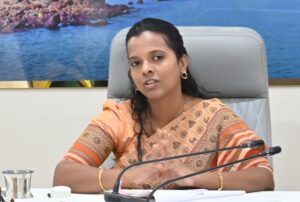 Read more about the article जिल्हाधिकारी तृप्ती धोडमिसे यांनी घेतला आदिशक्ती अभियानाचा आढावा