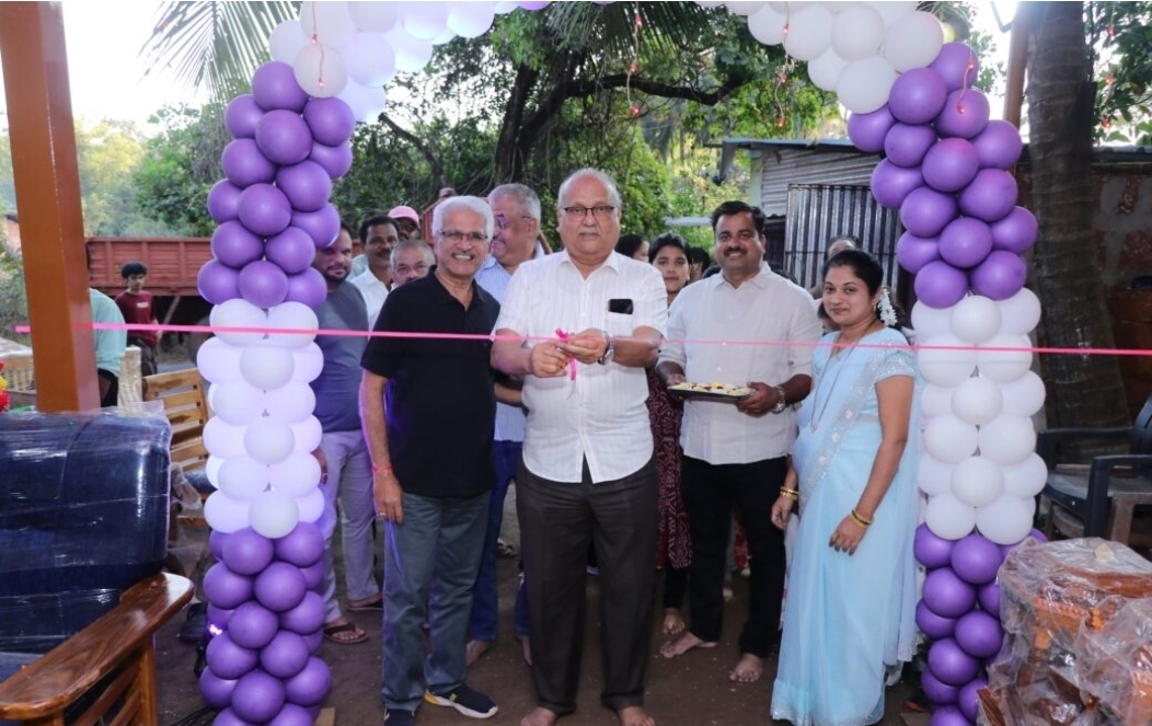 You are currently viewing शिरोड्यात ‘कामाक्षी ट्रेडर्स’ फर्निचर शोरूमचे दिमाखदार उद्घाटन