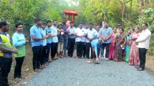 Read more about the article मांडकुली भोईवाडी-मळावाडी रस्त्यासाठी माजी आमदार वैभव नाईक यांच्या माध्यमातून ५ लाखाचा निधी मंजूर