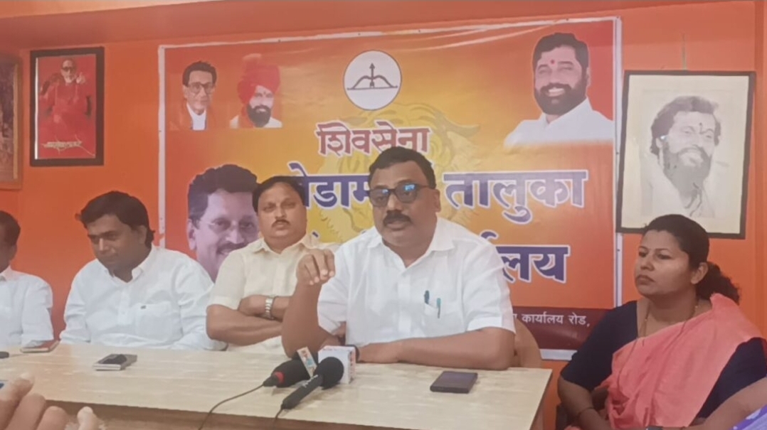 You are currently viewing दोडामार्ग–विजघर रस्ता कामात अडथळे घालणाऱ्यांचा निषेध;