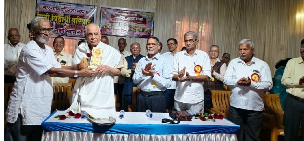 You are currently viewing ‘मळगाव इंग्लिश स्कूल’मध्ये गुरु-शिष्यांच्या नात्याचा भावूक जागर