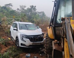 Read more about the article मुंबई–गोवा महामार्गावर वेताळ बांबर्डे पुलाजवळ भीषण अपघात