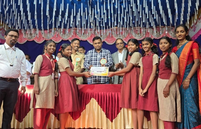 You are currently viewing जनता विद्यालय तळवडे च्या स्नेहसंमेलन कार्यक्रमास संदीप गावडे यांची उपस्थिती