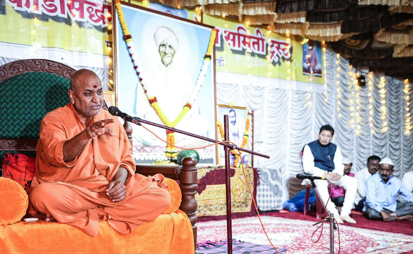 You are currently viewing उजवा डावा हा भेदभाव परमेश्वराने नाही माणसाने केला आहे, डावा नसता तर उजव्याला महत्त्वच आले नसते