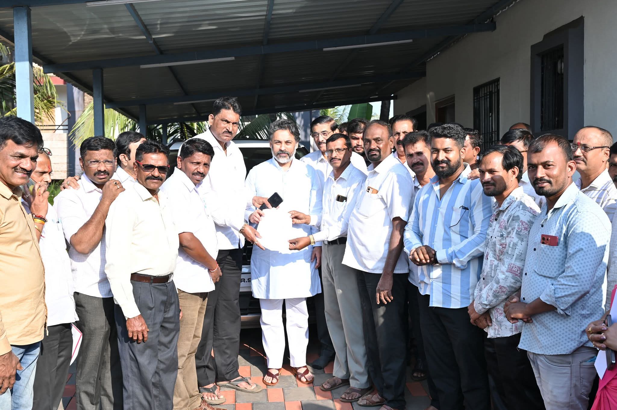 You are currently viewing वेताळ–बांबर्डे जि.प. मतदारसंघात महायुतीची उमेदवारी जाहीर; नागेश नारायण आईर मैदानात