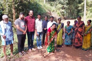 Read more about the article तांबुळी टेंबवाडी व स्मशानभुमी रस्त्यांच्या कामाचे भूमिपूजन संपन्न