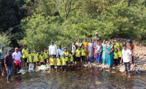 Read more about the article नववर्षारंभी घारपी शाळेच्या विद्यार्थ्यांकडून वनराई बंधारा उभारणी